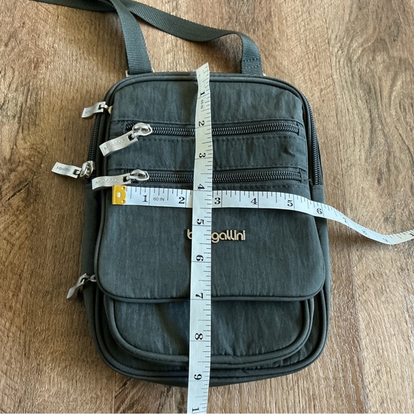 Baggallini Crossbody Purse Bag RFID Journey Sand Small Dark Gray Silver Travel - Picture 14 of 15